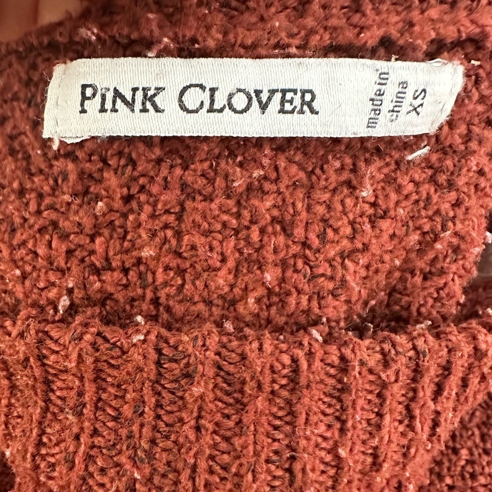 Pink clover Red sweater - Picture 3 of 4